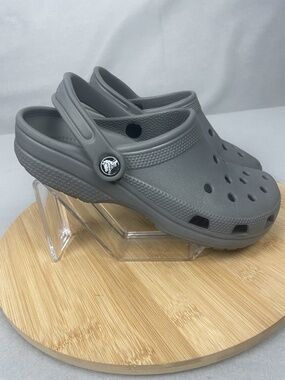 Crocs Classic Clogs Gray Slip On Comfort Shoes Lightweight Men’s 5 Women’s 7